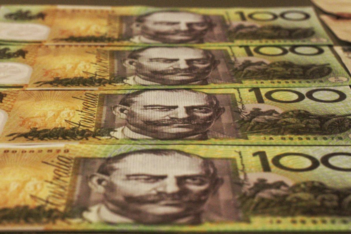 infographic showing 5 common australian tax on crypto errors: unreported swaps, misdated acquisitions, ignoring staking income, forgotten NFT royalties, and incorrect cost base calculation